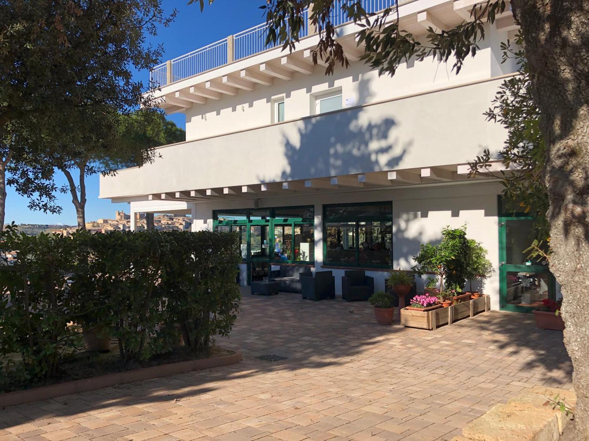 Casablanca Hotel チヴィタノーヴァ・マルケ エクステリア 写真